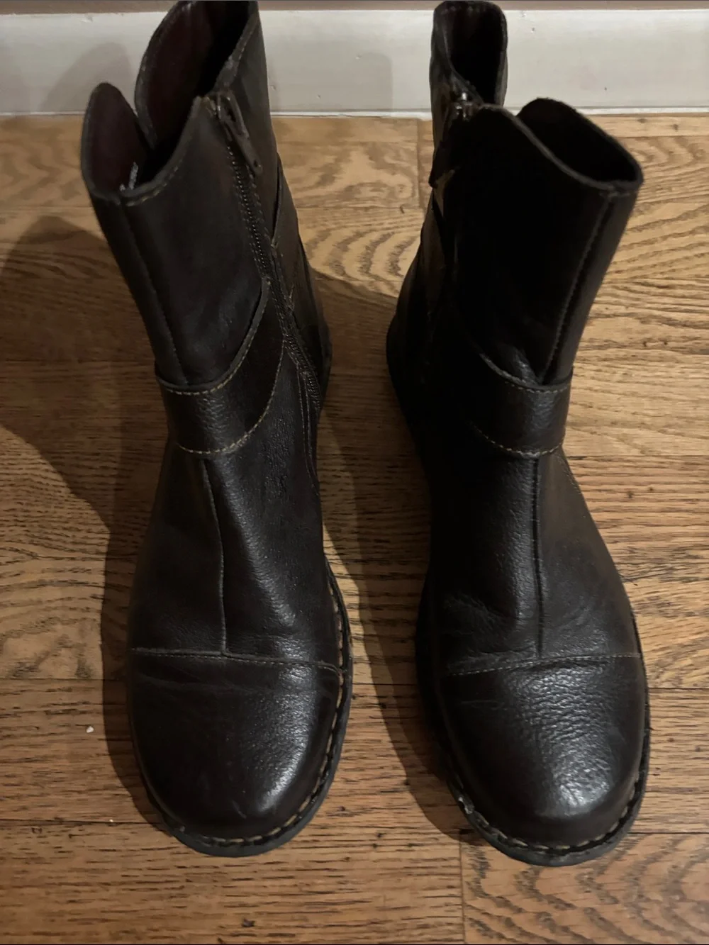 Born Dark Brown Leather Patina Ankle Boots, Sz 8.5 LIKE NEW CONDITION